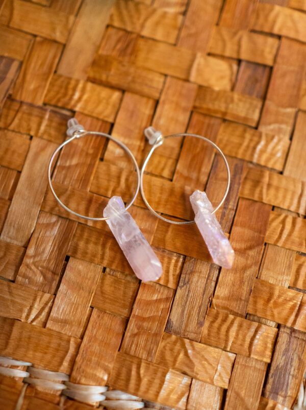 Light pink quartz hoop earring.